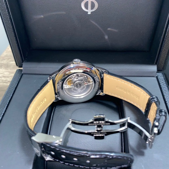 Baume & Mercier 42MM CLASSIMA (Box and papers) - Picture 3 of 3